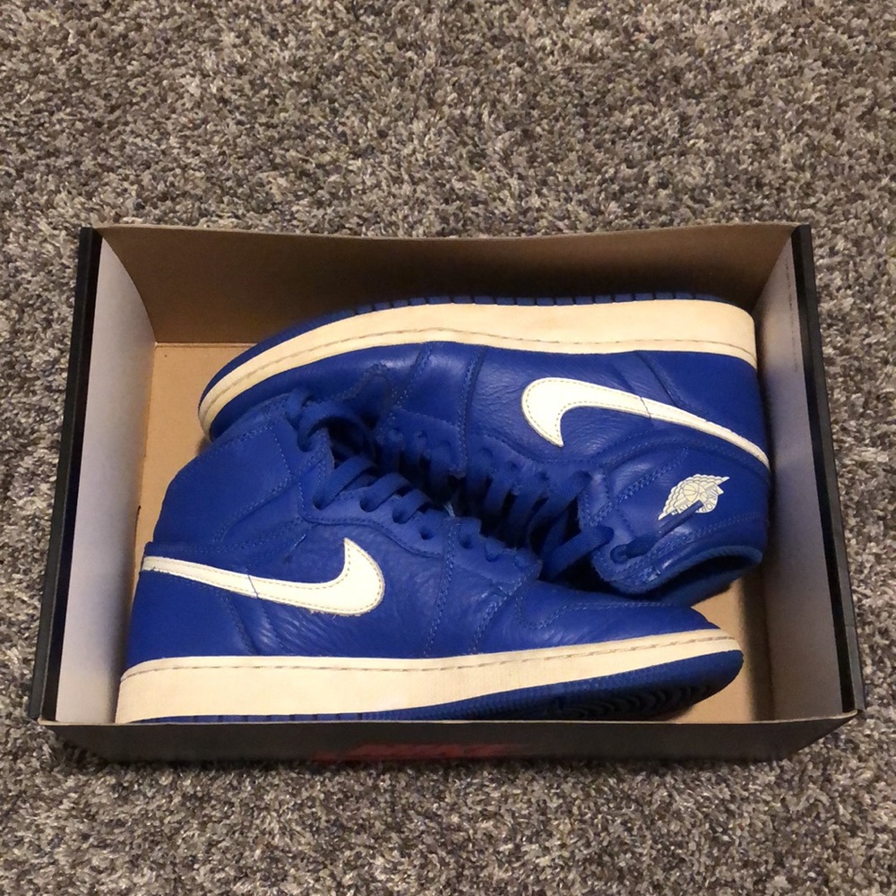 Air Jordan 1 Retro High OG GS ‘Hyper Royal’ - Picture 6 of 7